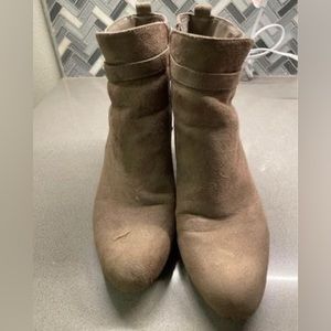 Tan heeled boot